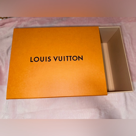 Louis Vuitton Orange Box measurements 36 X 28 X 15 - Picture 1 of 12